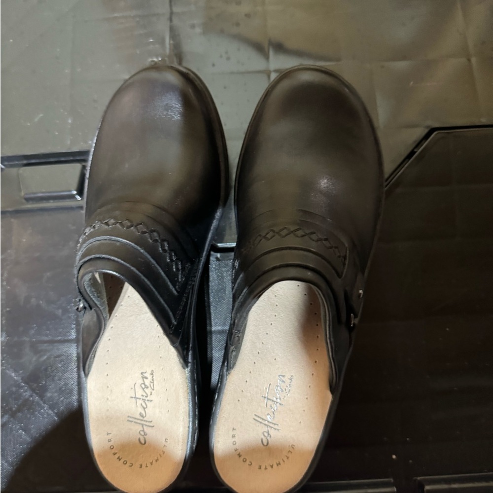 Clarks Slip On - Picture 2 of 4